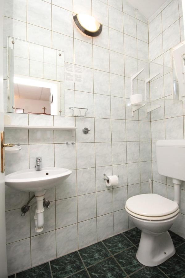 Apartments With A Parking Space Preko, Ugljan - 8224 Екстериор снимка