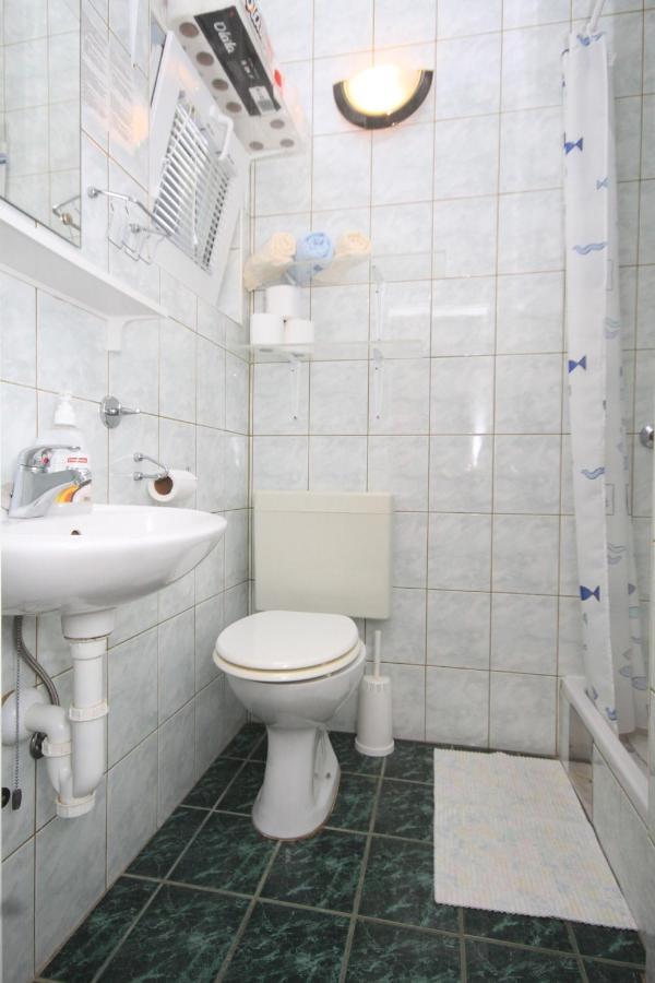 Apartments With A Parking Space Preko, Ugljan - 8224 Екстериор снимка