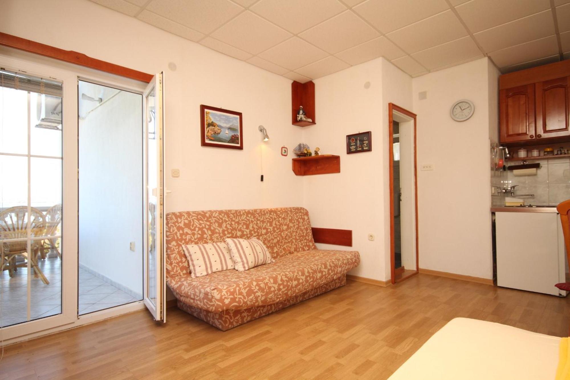 Apartments With A Parking Space Preko, Ugljan - 8224 Стая снимка