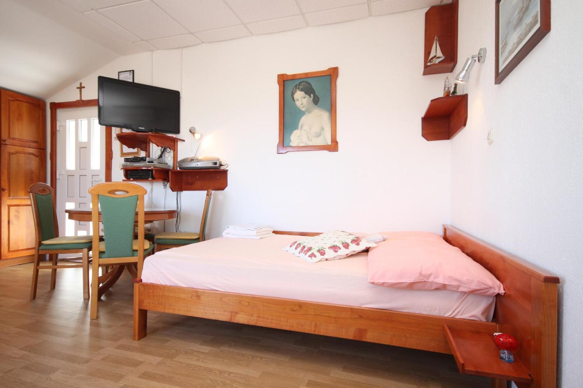 Apartments With A Parking Space Preko, Ugljan - 8224 Стая снимка