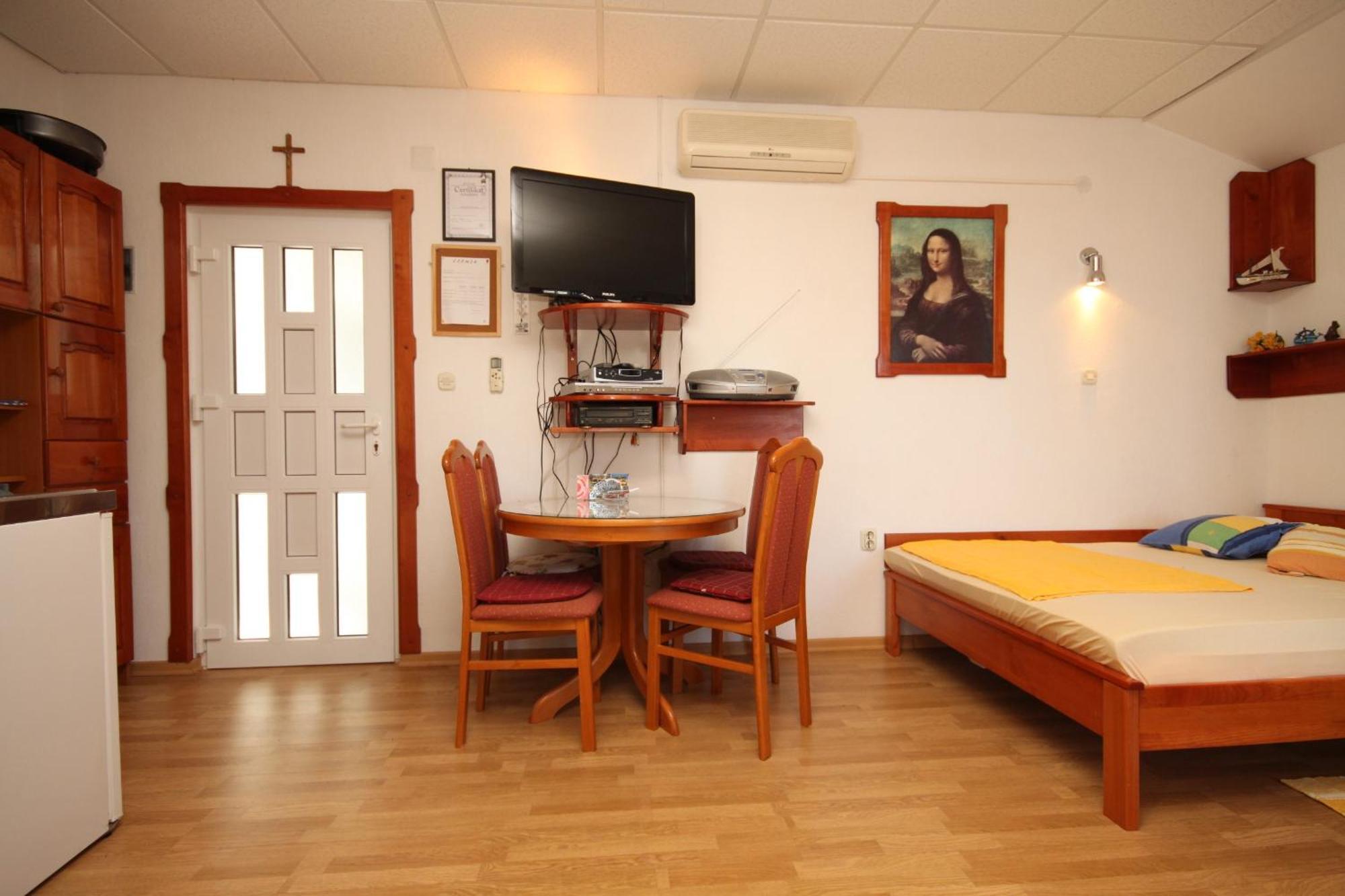 Apartments With A Parking Space Preko, Ugljan - 8224 Стая снимка