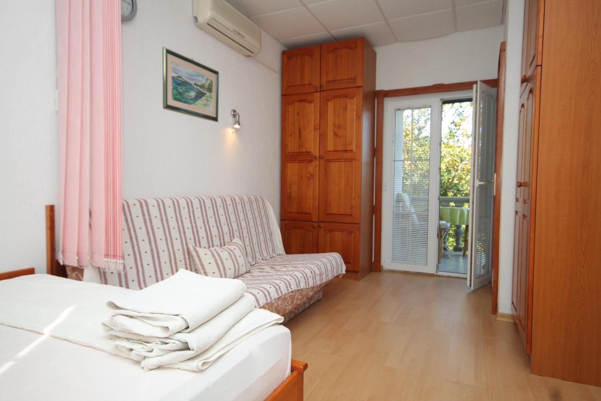 Apartments With A Parking Space Preko, Ugljan - 8224 Стая снимка