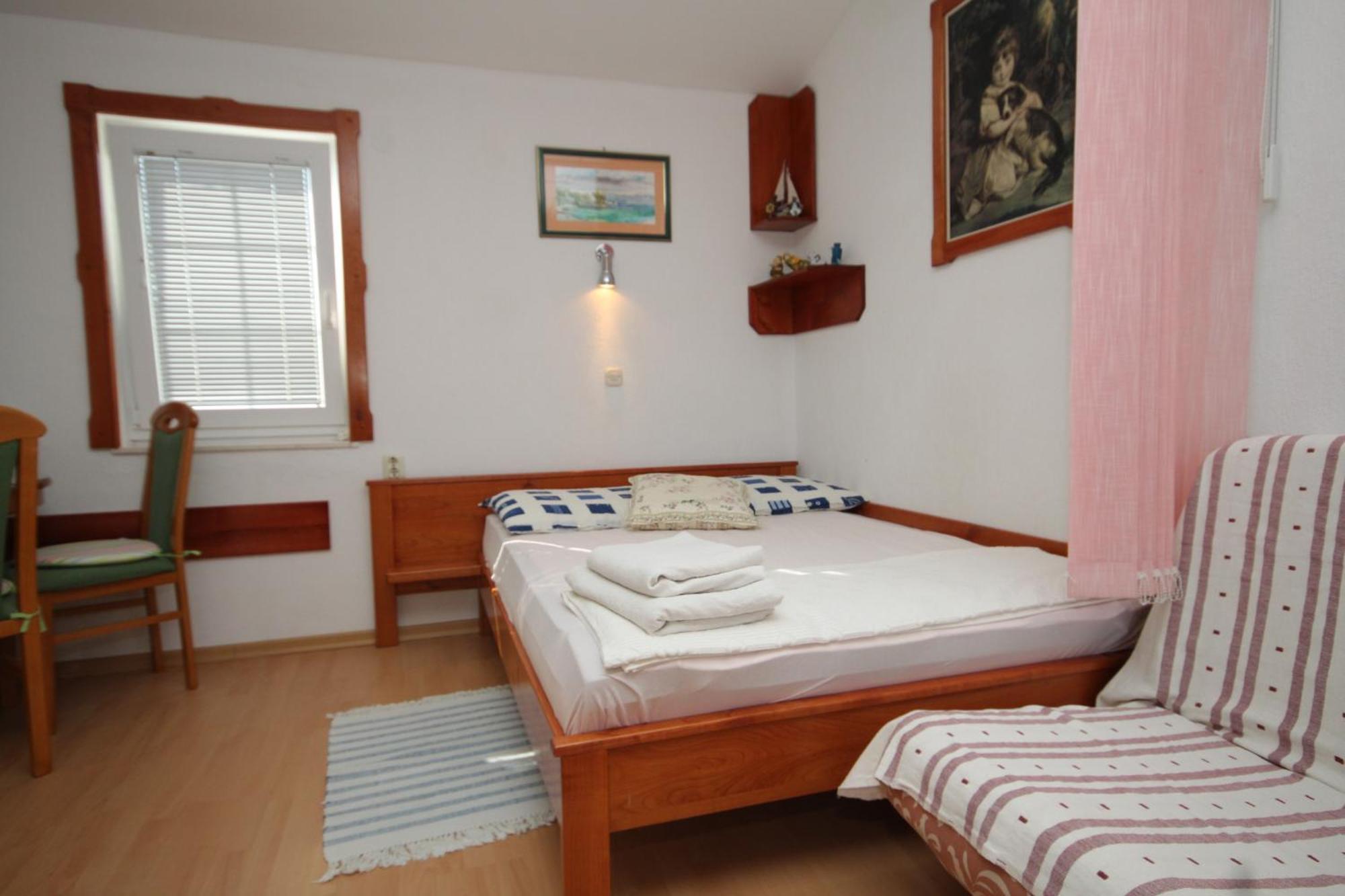 Apartments With A Parking Space Preko, Ugljan - 8224 Стая снимка